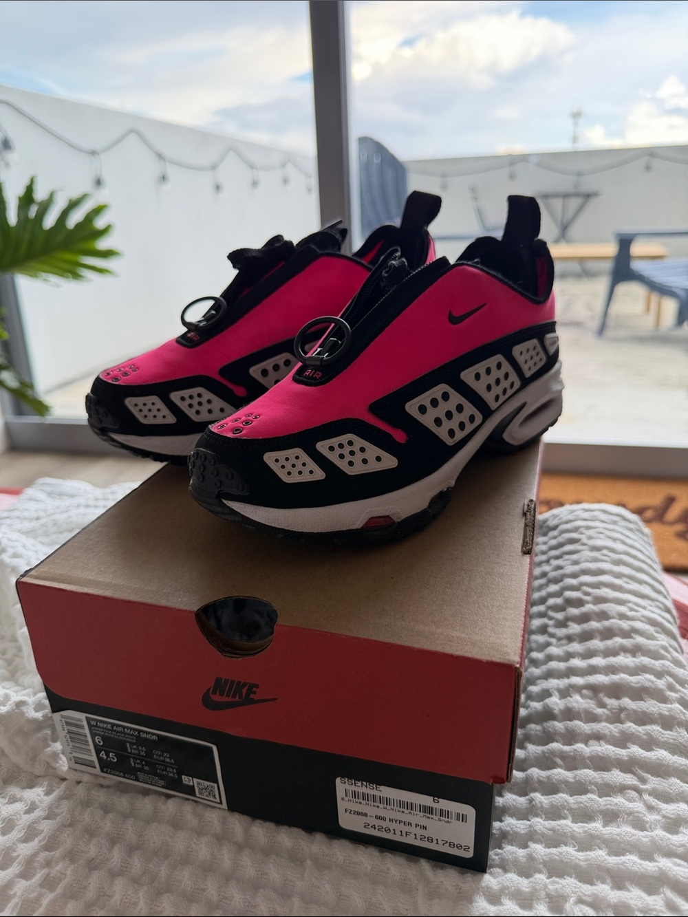 Nike Air Max SNDR Sneakers
